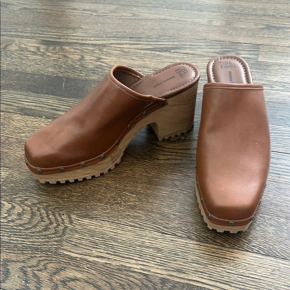 NEW - Time and Tru Brown Platform Mules